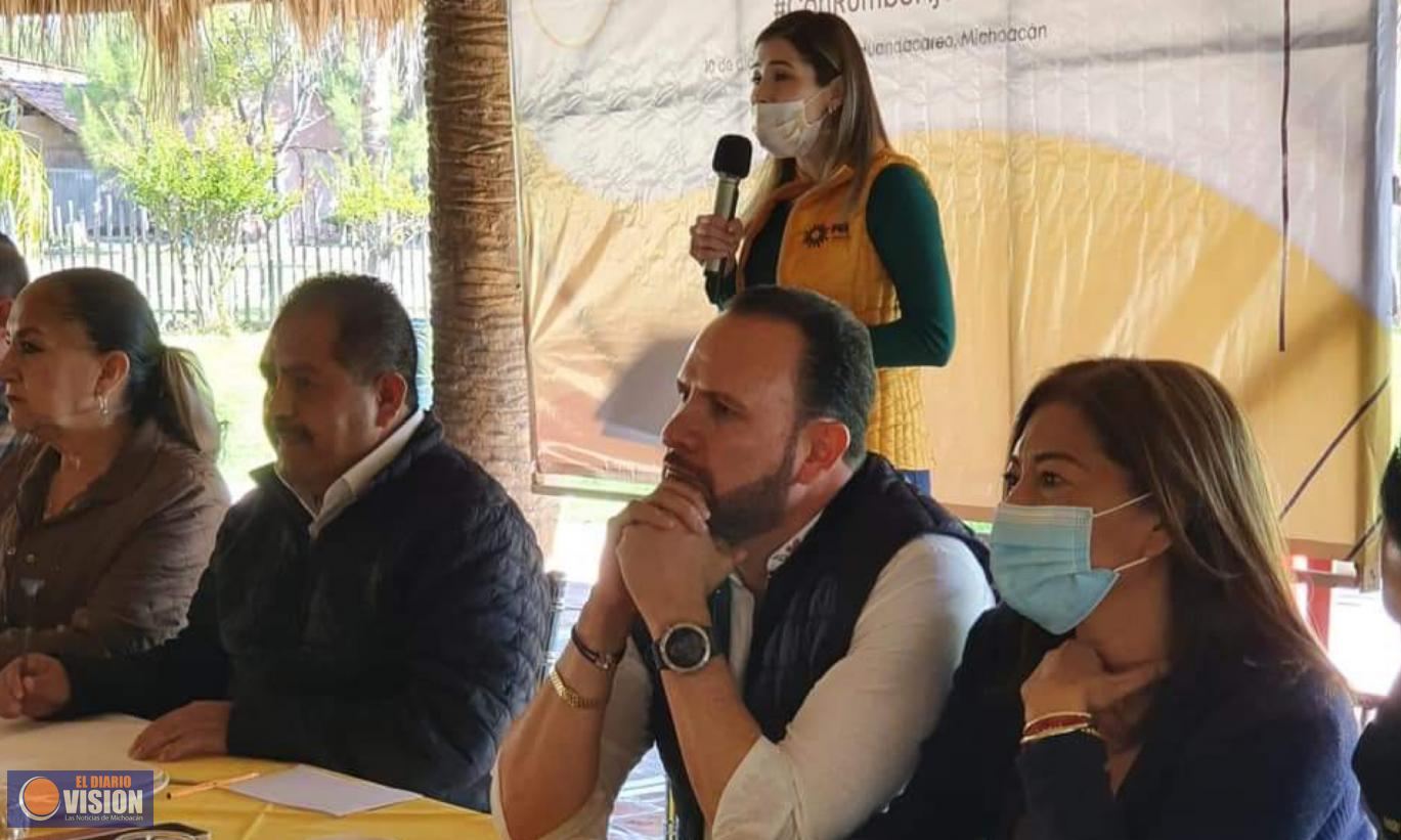 Mauricio Prieto Gómez se reunió con militantes del PRD en Huandacareo