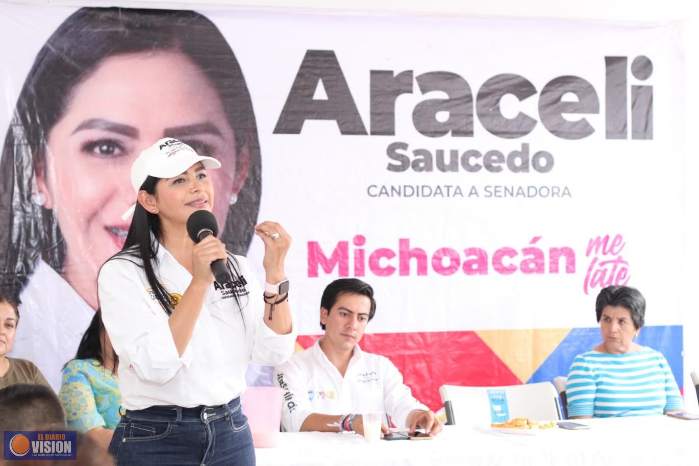 San Juanito Itzícuaro va con Araceli Saucedo