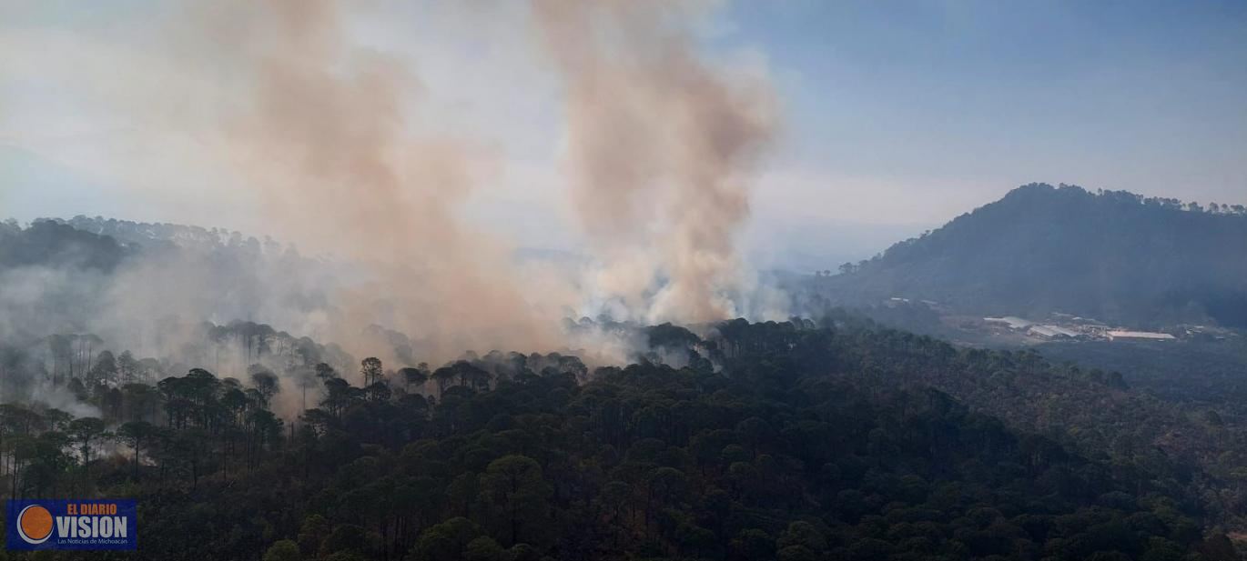 Helicóptero realizará en breve descargas de agua en incendio forestal de Uruapan