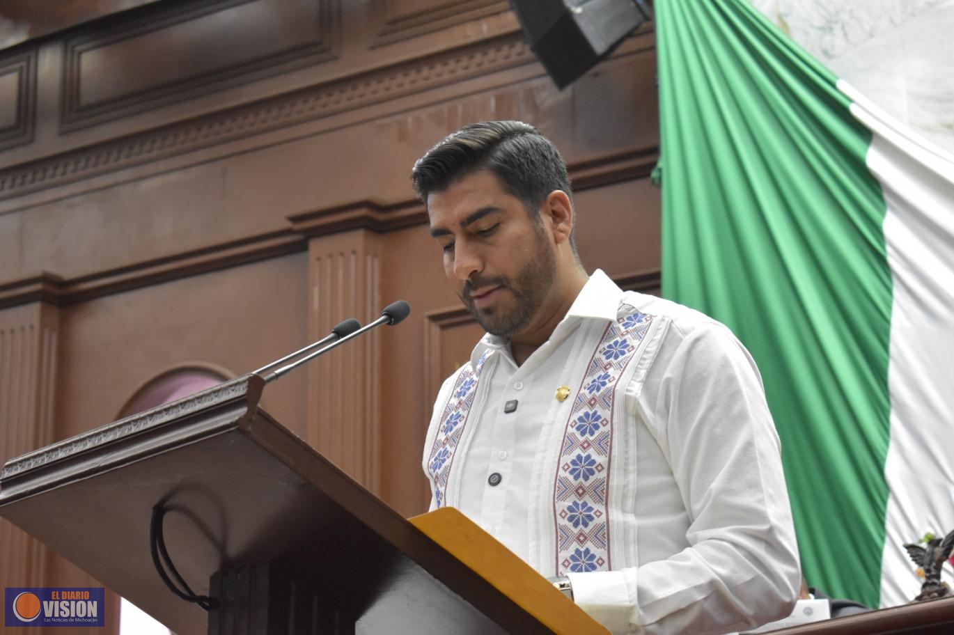 Presenta Poncho Chávez iniciativa para brindar educación a mujeres víctimas de violencia