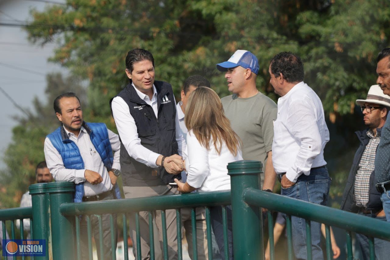 Alfonso Martínez supervisa trabajos de desazolve en dren Arroyo de Tierras