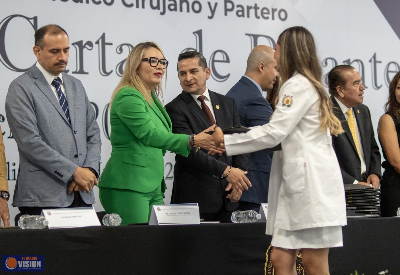 Ustedes son testimonio de que los sueños se logran, señala Yarabí Ávila ante graduados de Medicina