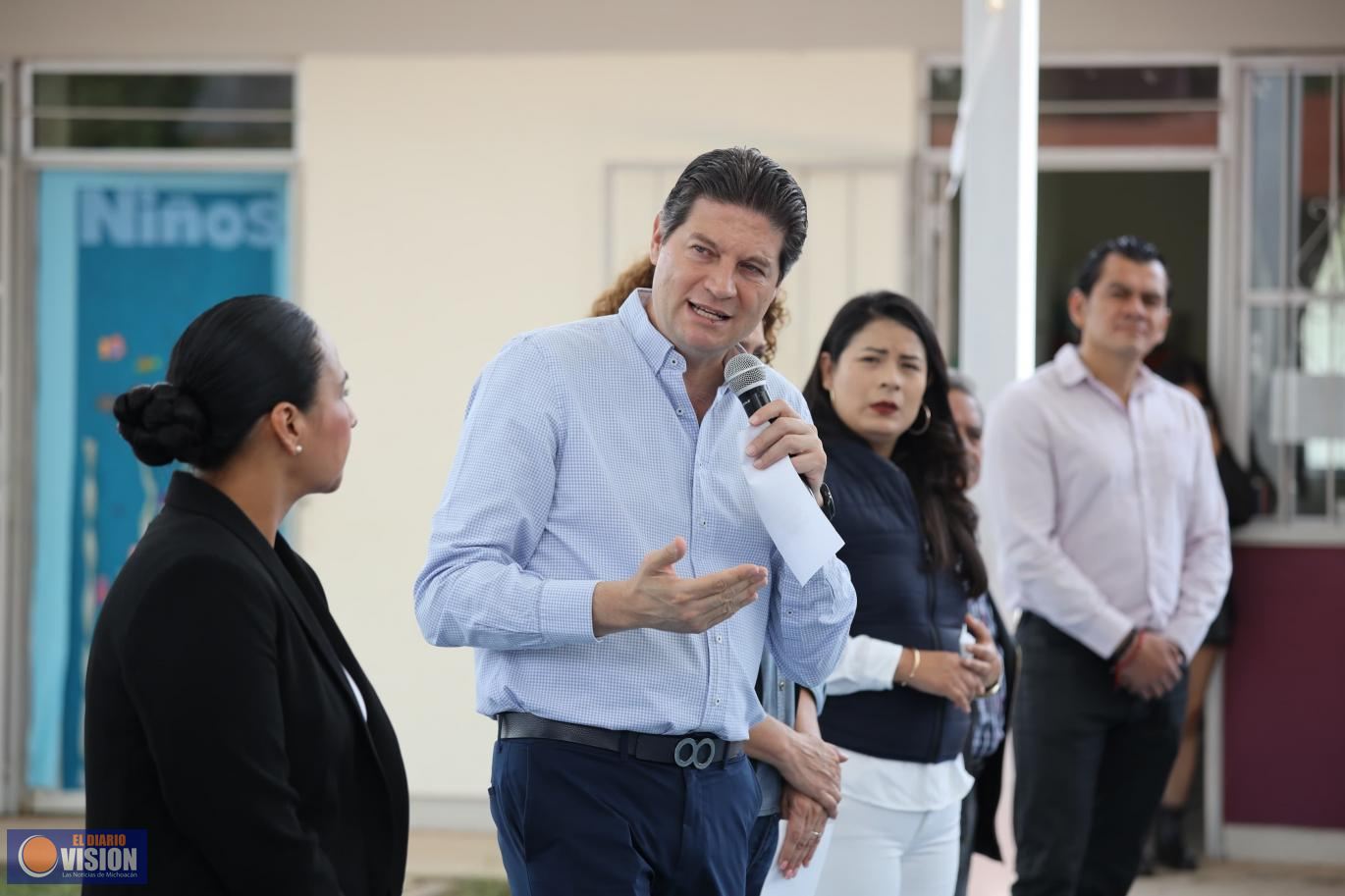 Entrega Alfonso Martínez, nuevos apoyos para la niñez moreliana