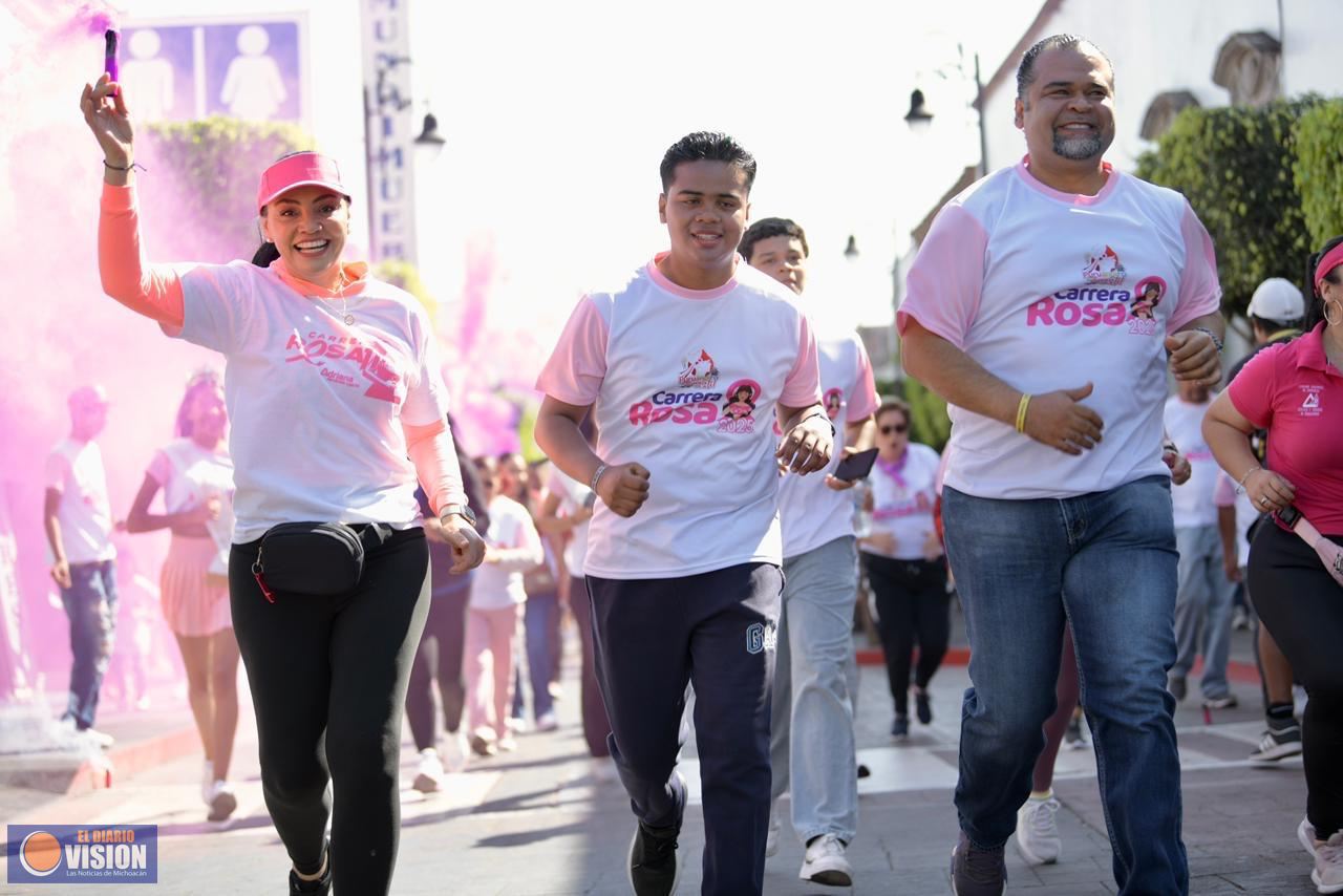 Adriana Hernández cierra actividades del Mes Rosa en Puruándiro