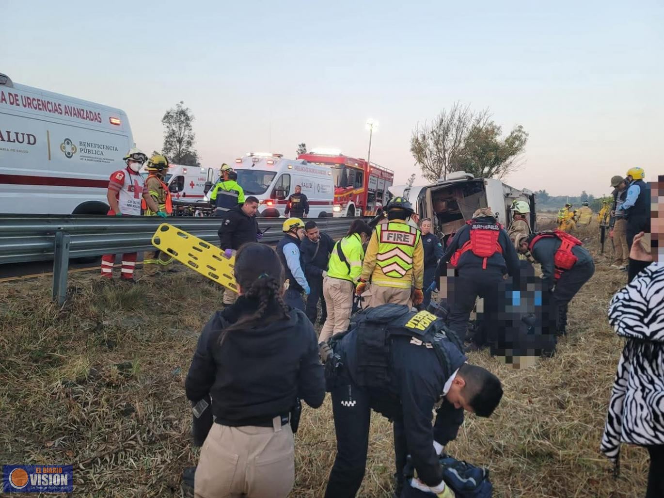 Volcadura de autobús en la  Morelia-Pátzcuaro deja siete 7 fallecidos