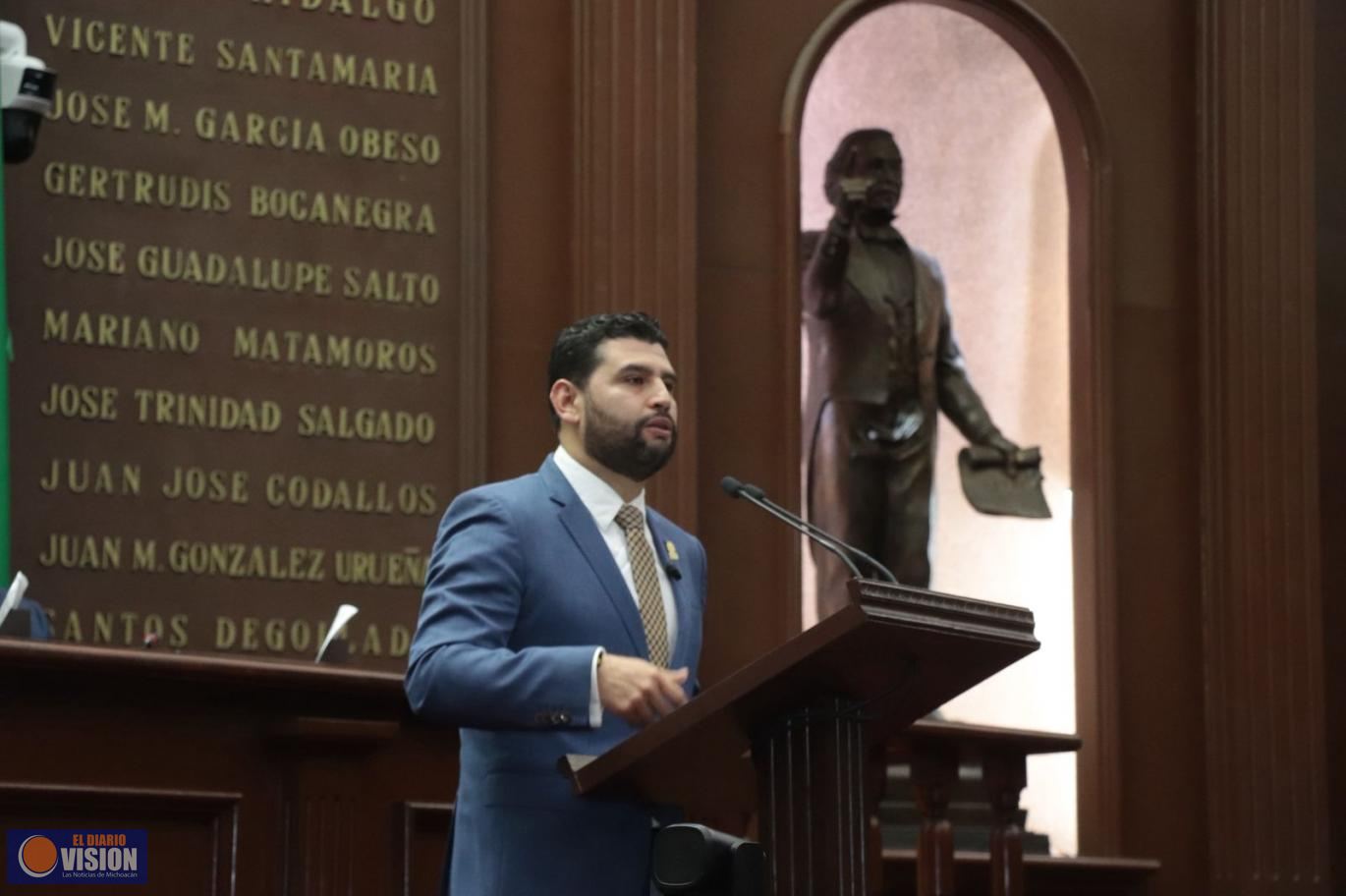 Octavio Ocampo presenta iniciativa para proteger a productores de maíz en Michoacán