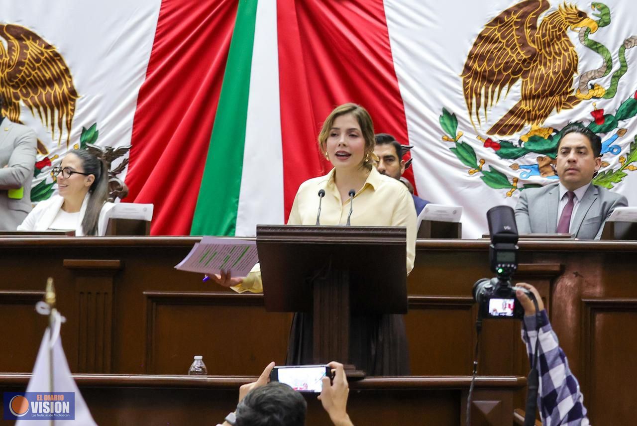 A propuesta de Brissa Arroyo se inscribirá con letras doradas el nombre de Amalia Solórzano Bravo