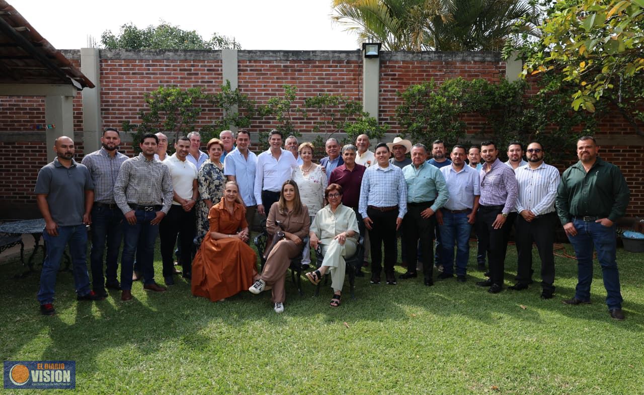 Se reúne Alfonso Martínez Alcázar con productores y porcicultores del Bajío