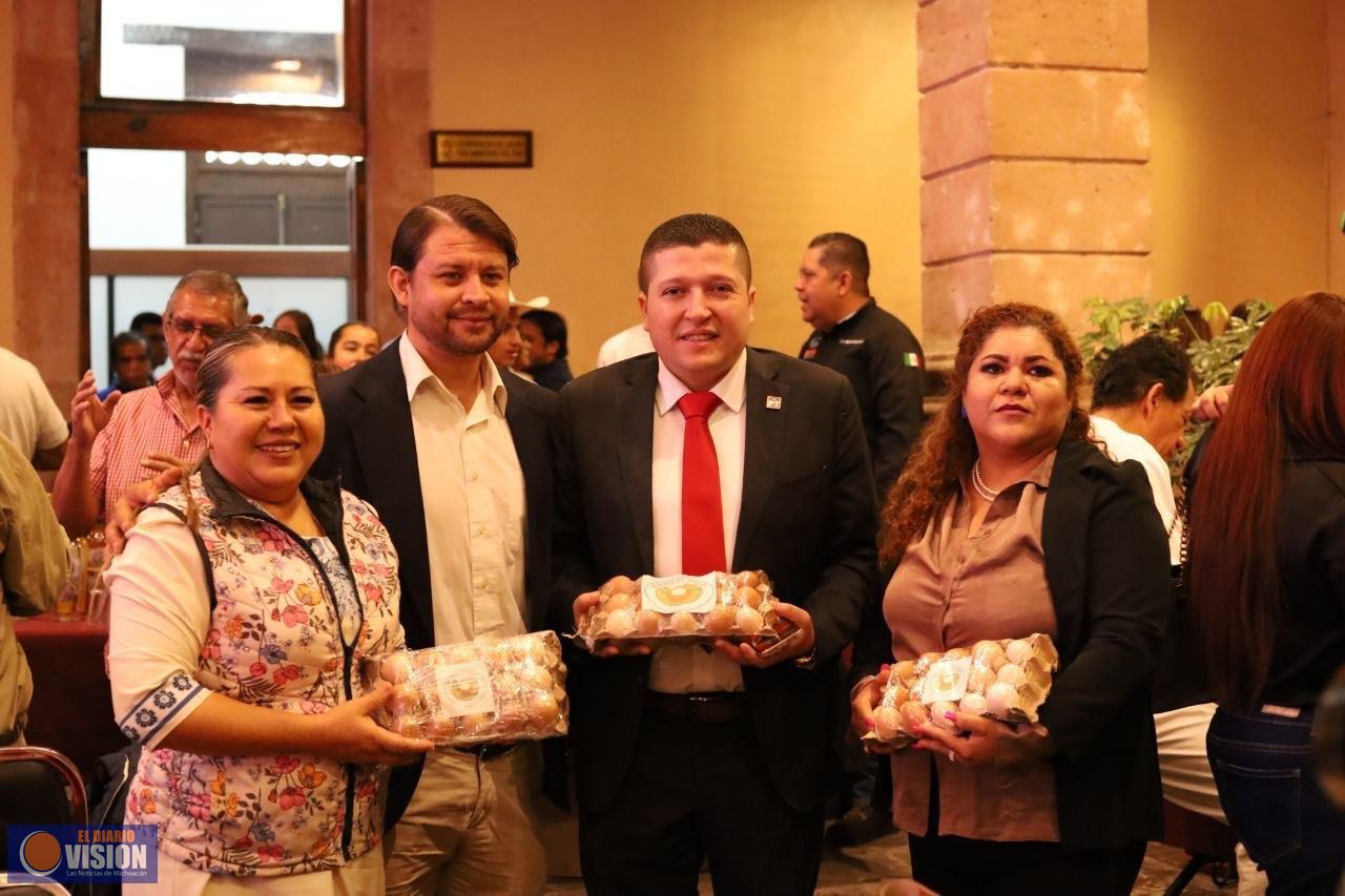 Celebra Vicente Gómez incorporación de cooperativas en la Ley de Desarrollo Económico 