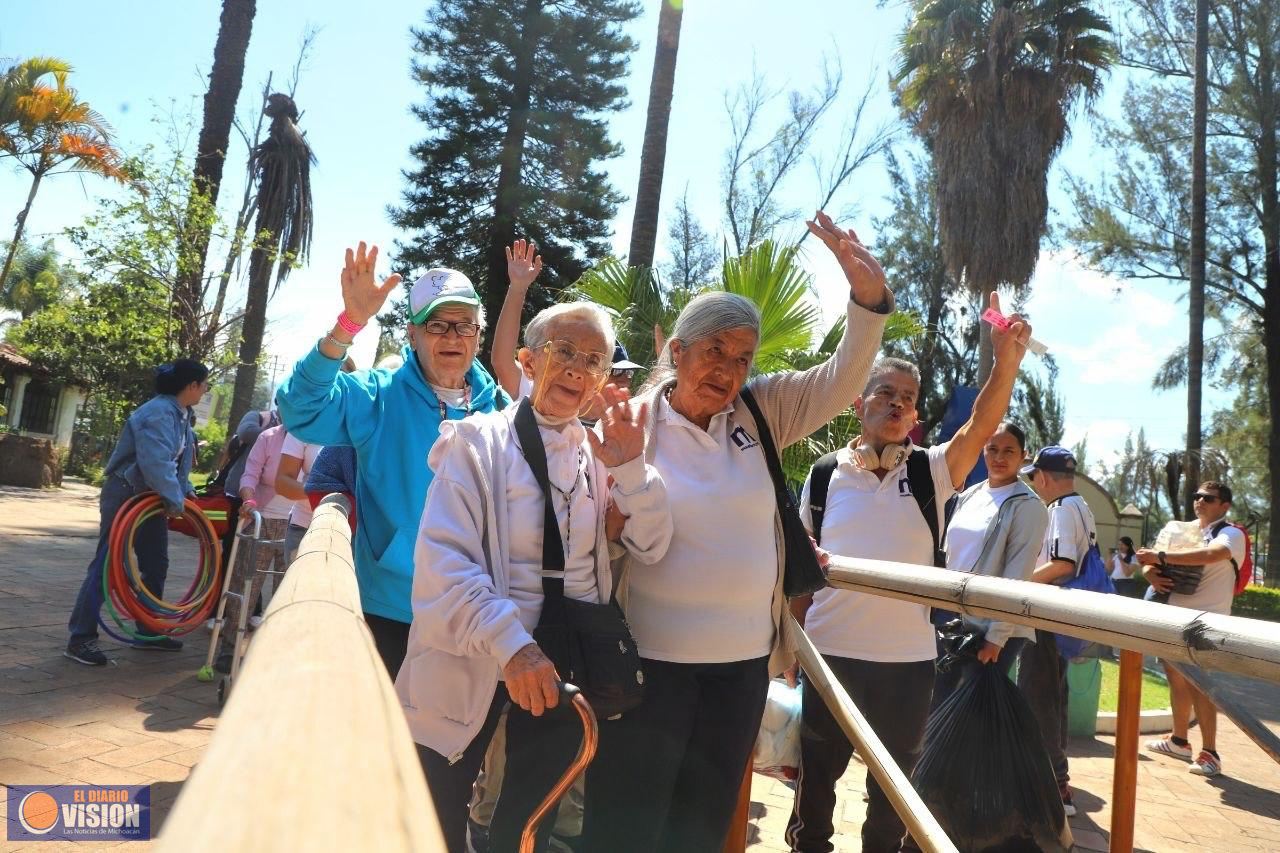 Paola Delgadillo promueve bienestar emocional en adultos mayores con actividades recreativas