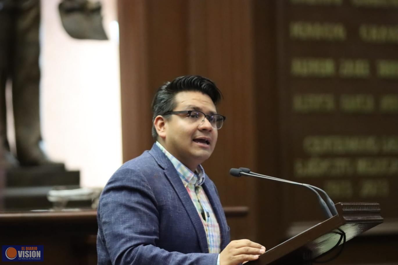 Celebra Toño Carreño aprobación de reforma que propuso que prioriza atención a niños con cáncer