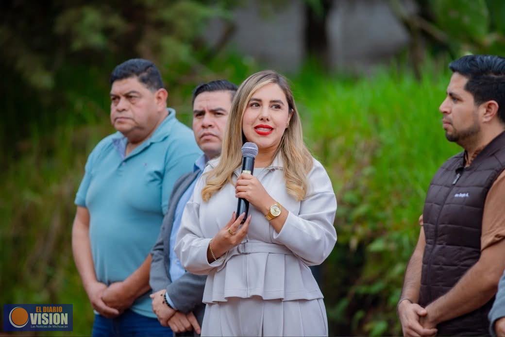 Dayana Pérez entrega la rehabilitación de la calle Tenazas en Salvador Escalante