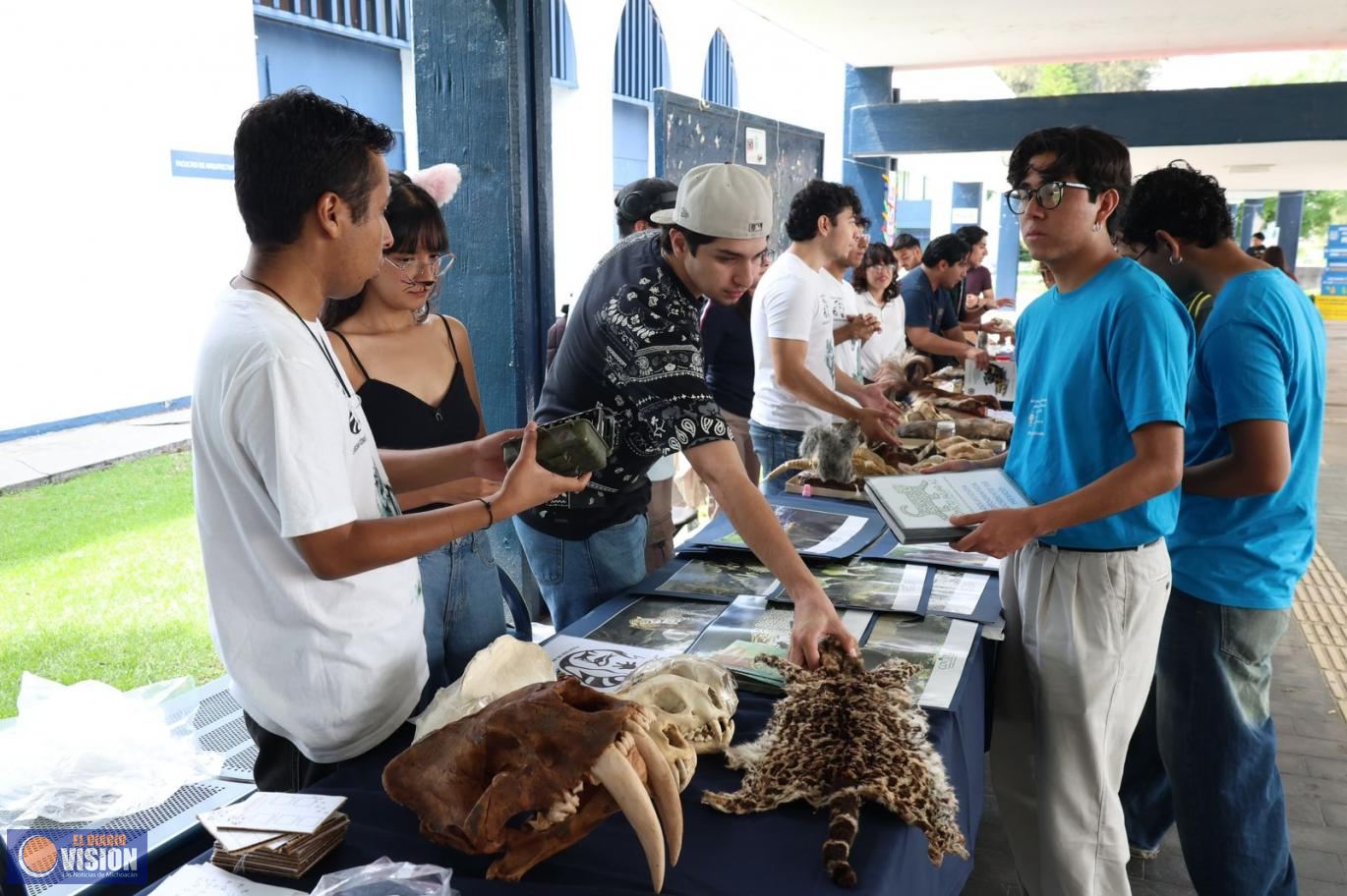 UMSNH recibió a cientos de familias en el Tianguis de la Ciencia