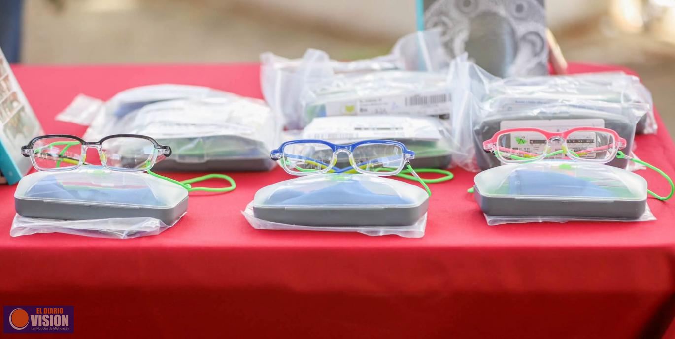 Más de 87 mil estudiantes recibirán lentes gratuitos