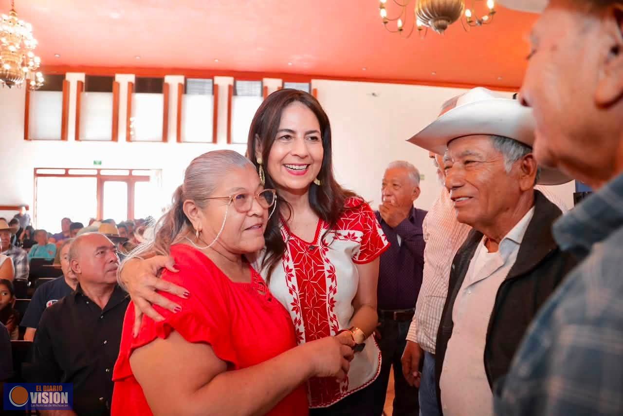 Campesinos siembran bienestar para Michoacán: Gaby Molina