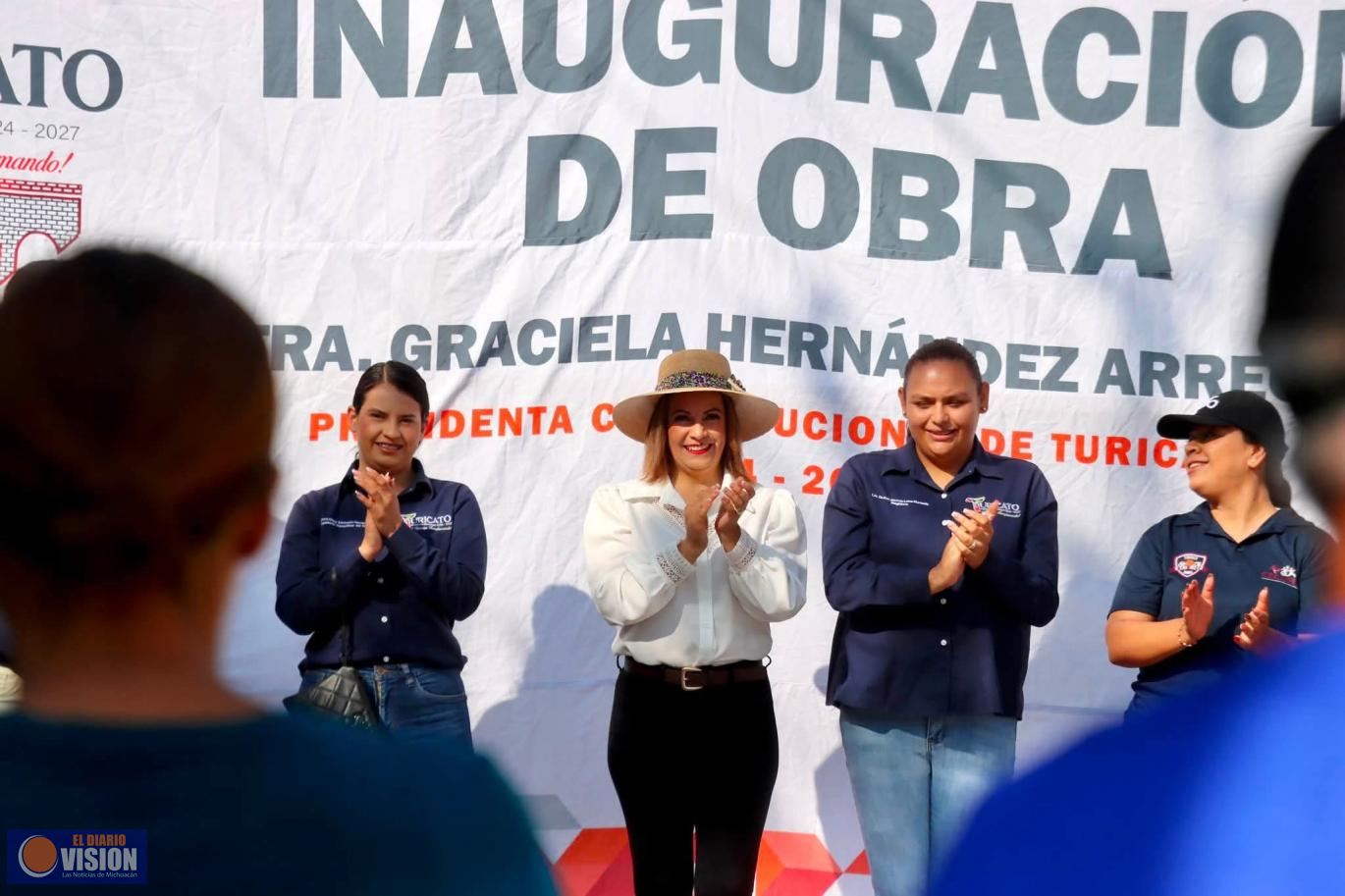 Entrega Graciela Hernández Arreola obra integral en la Tenencia de Puruarán