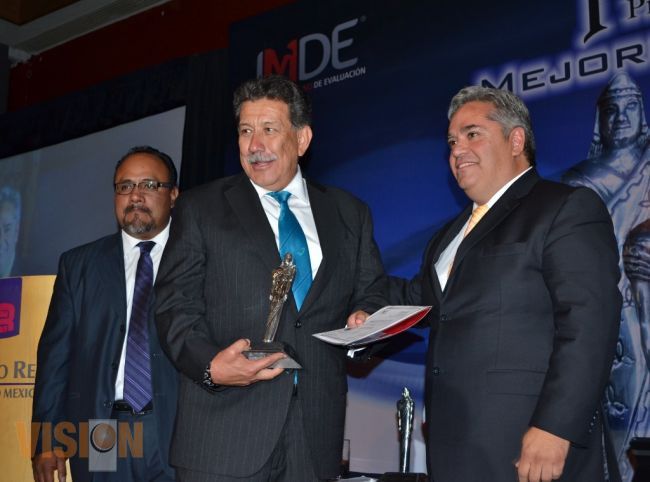 Sarbelio Molina, recibió el Premio Nacional Tlatoani a “Mejores Diputados 2013”