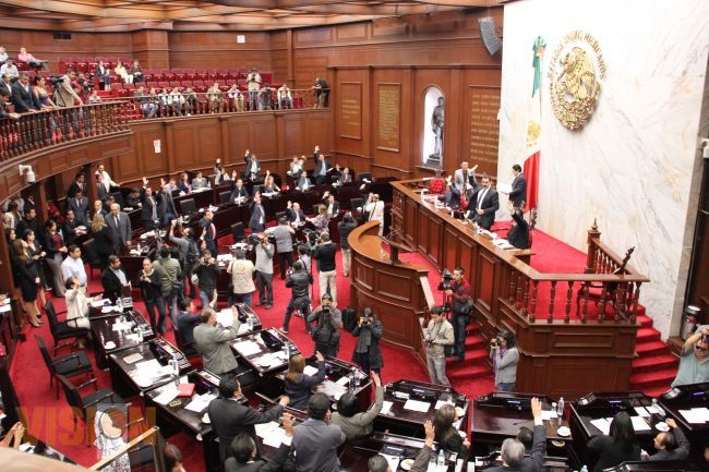 Turnan a comisiones solicitud de licencia de Fausto.