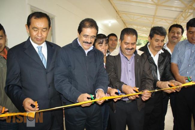 Inauguró Mario Magaña obra en el plantel de Tingambato 
