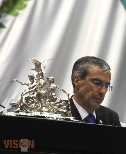 Paquete económico 2014 requiere medidas emergentes ante riesgos de recesión: González Morfín.