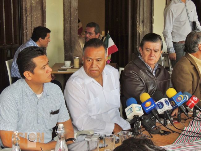 Diputados y Senadores del PRD que aprobaron la Reforma Educativa, no son traidores: Carlos Sotelo.
