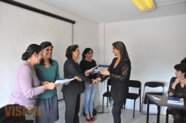 Inmujer y Semujer realizan taller de asistencia telefónica