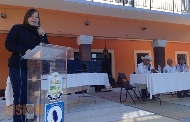 Una realidad la educación universitaria en Queréndaro: Laura González Martínez