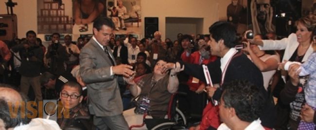 Invita Peña Nieto a participar en el Teletón