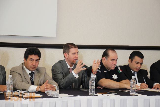 Se reúnen cuadros del PRD y el Comisionado, Alfredo Castillo
