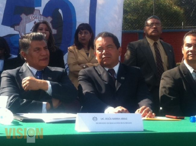 Jaime Dario entrega recursos a Secundaria Técnica 3 en su 50 Aniversario