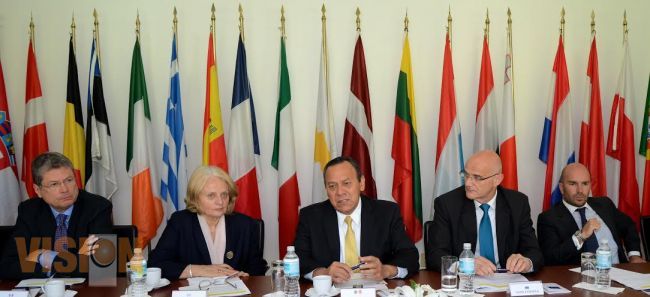 Sostiene reunión Jesús Zambrano con diplomáticos de la Unión Europea
