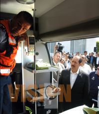 El Gobernador Leonel Godioy entregó vehículos-equipo Protección Civil