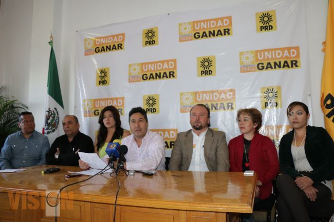 PRD celebra un aniversario de la Expropiación Petrolera, mientras PRI y PAN festejan privatización.