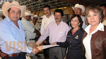 Productores del bajio reciben recursos por 23.2 mdp
