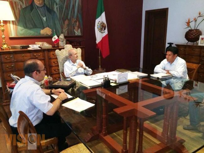 Atiende Fausto Vallejo a Edil de Tangancícuaro; envía apoyos por contingencia de tornado