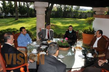 El Gobernador Leonel Godoy sostiene desayuno con diputados de Accion Nacional