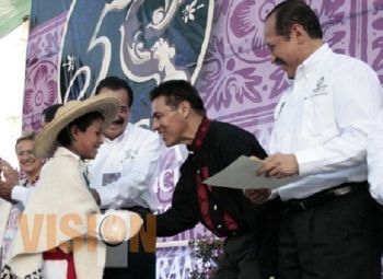 Abren mercado nacional para artesanos michoacanos 