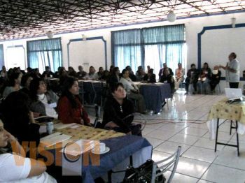DIF Estatal orienta sobre el buentrato a adultos