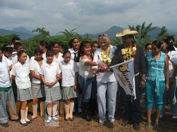 Entregan espacios educativos en mpio de Benito Juarez y Tlazazalca