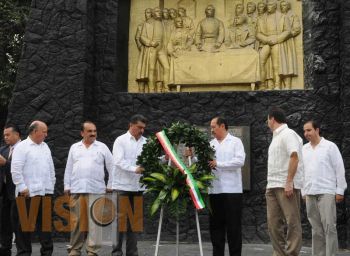 El Gobernador Leonel Godoy encabezó Desfile Cívico Apatzingán