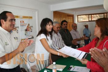 Entregan mas escrituras para los michoacanos 