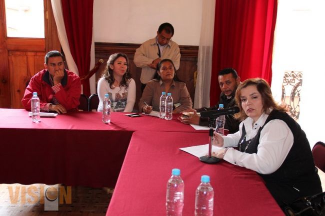 Recibe Selene Vázquez Alatorre a policías y tránsitos despedidos de la SSP