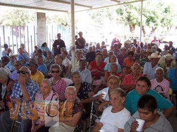 SEPSOL entrega Credenciales adulto mayor Apatzingán