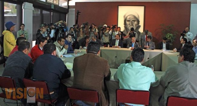 Gobierno y Sindicatos logran acuerdo, liberan bancos y centros comerciales