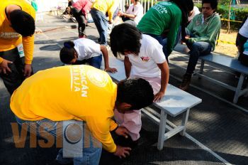 Niñas de la Casa Hogar del DIF disfrutaron de la pista de hielo