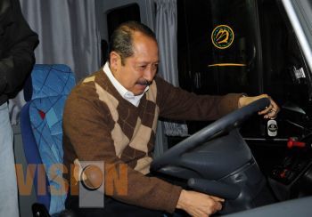 El Gobernador Leonel Godoy apoyo A trabajadores michoacanos