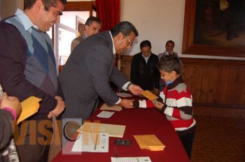 Miembros de DCED entregan solicitud a Comisión de Educación