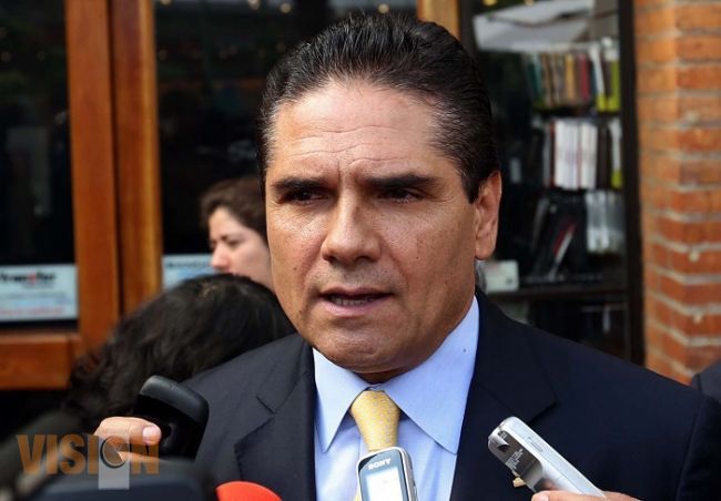 Se reúnen Silvano Aureoles Conejo y Luisa María Calderón