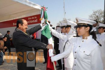 Encabezó Leonel Godoy Rangel acto con motivo del Día de la Bandera Nacional
