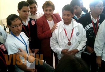 Reconocimiento a estudiantes ganadores de Proyecto Multimedia 2011